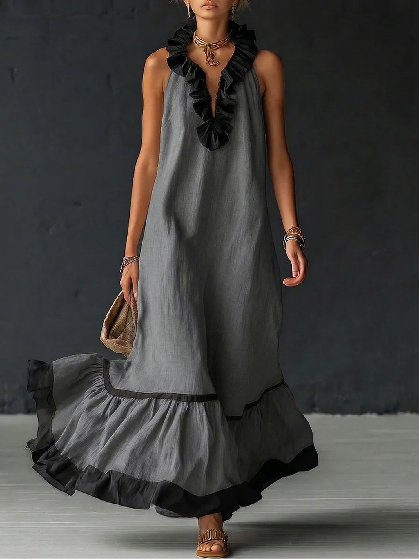 Elegant and romantic maxi dress with ruffles and colour-block panels