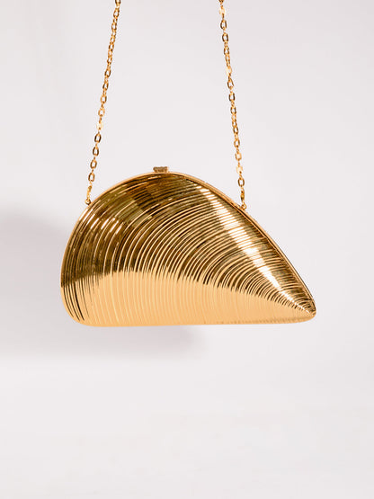 Maika Seashell Convertible Clutch In Gold