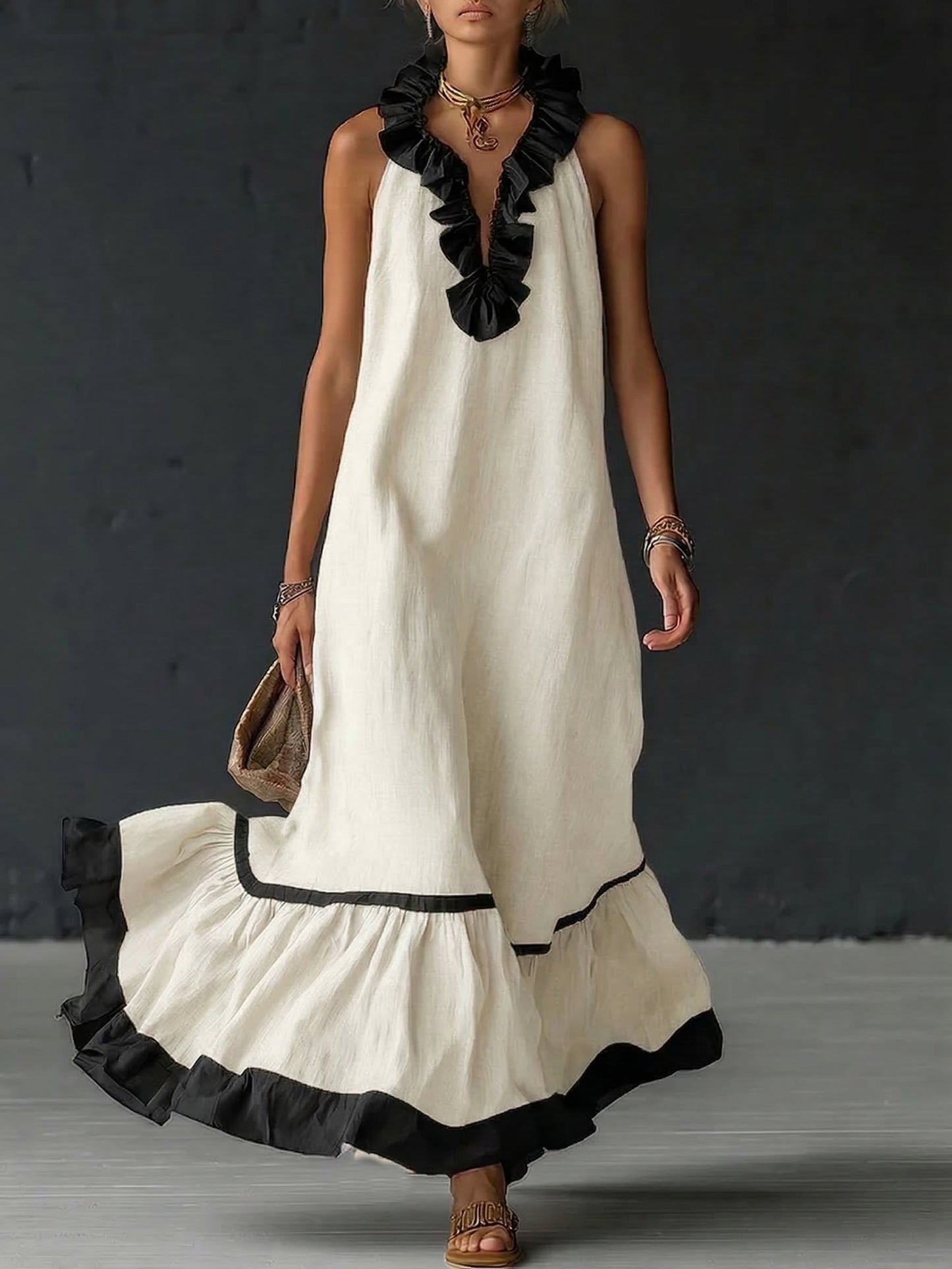 Elegant and romantic maxi dress with ruffles and colour-block panels