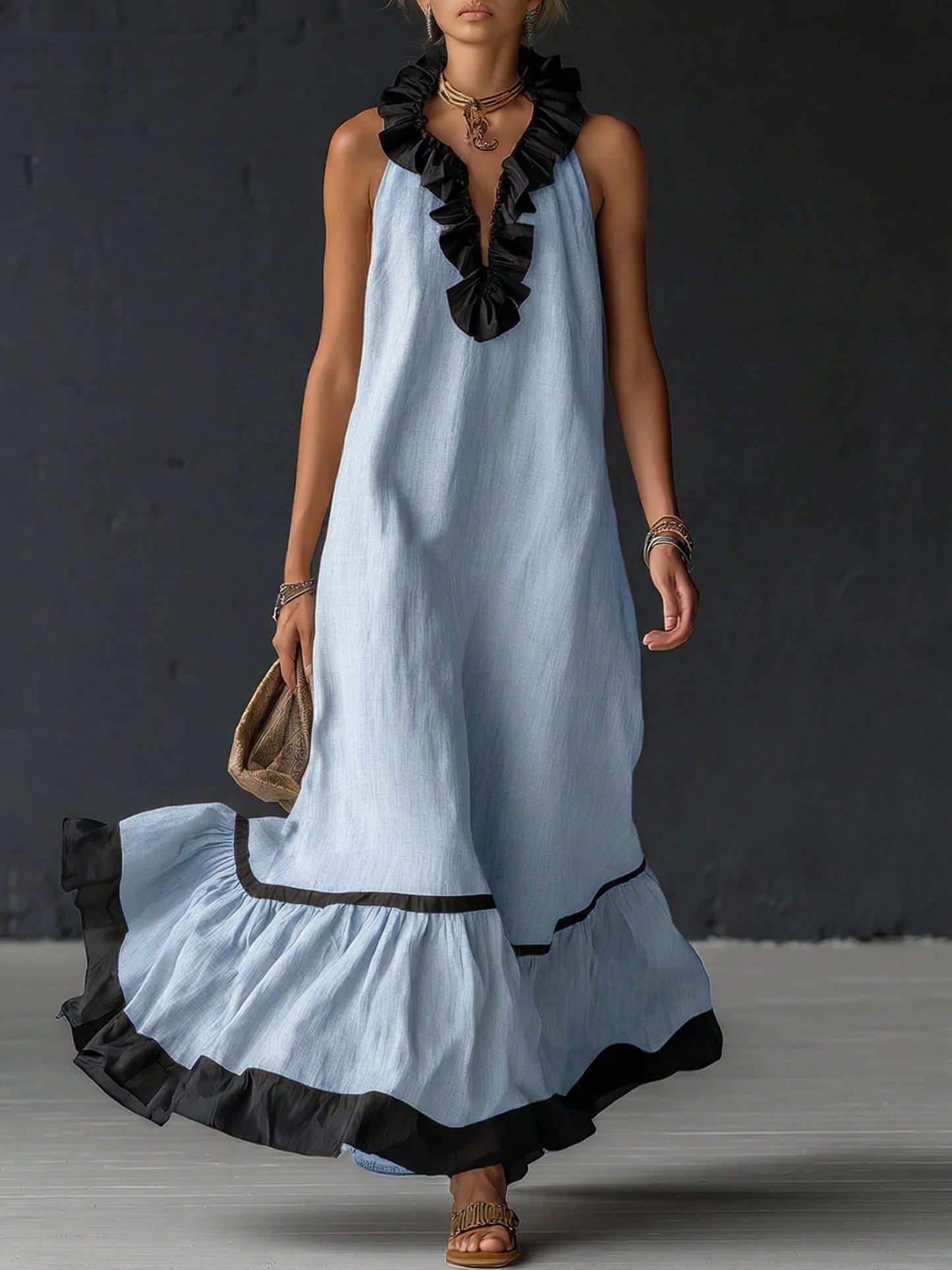 Elegant and romantic maxi dress with ruffles and colour-block panels